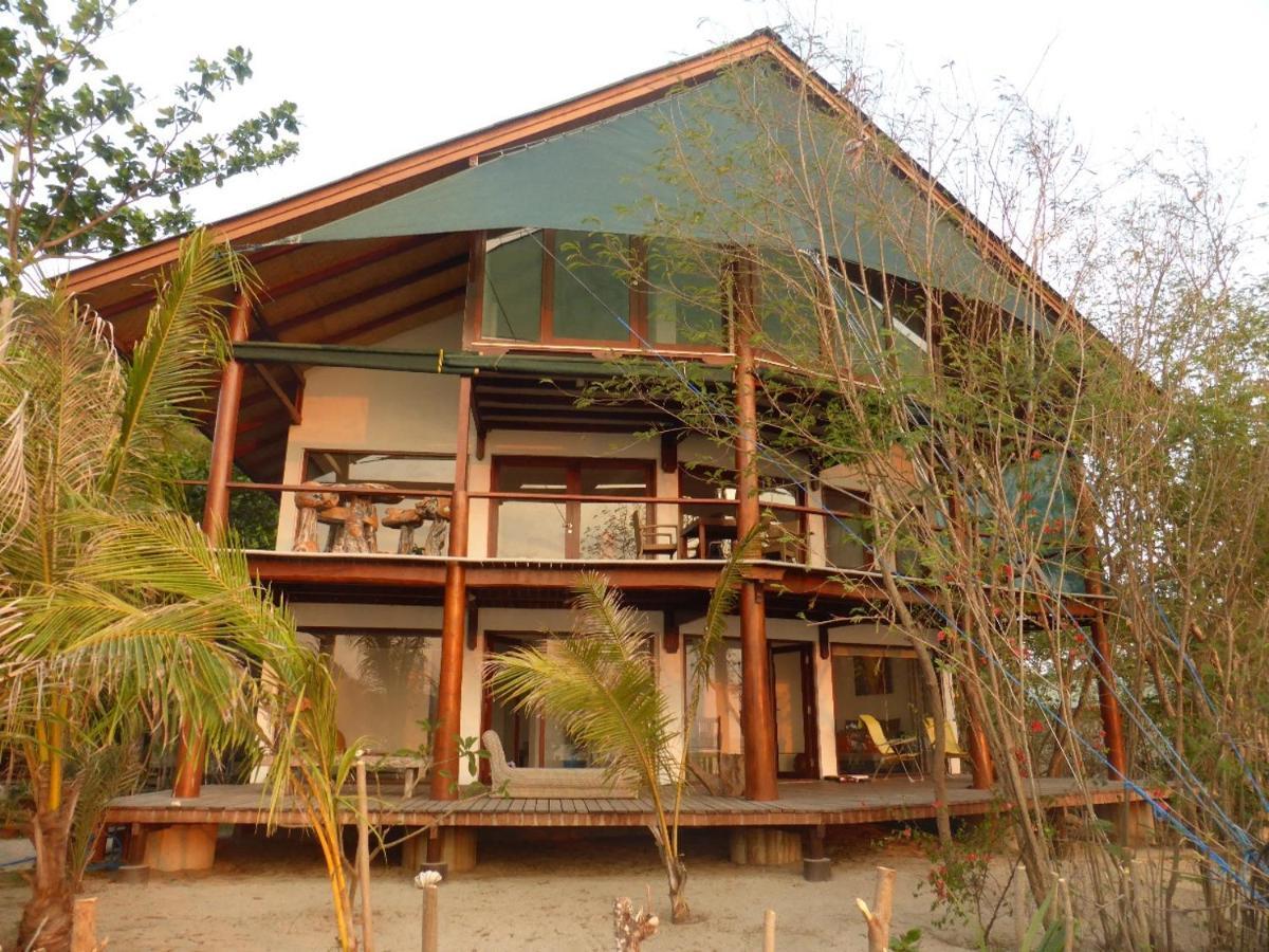 Hotel Castaway Surf Retreat 1 Sekongkang Exterior foto